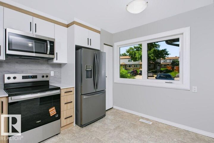 Property Photo: 14511 52 Street NW 24 AB T5A 4M6