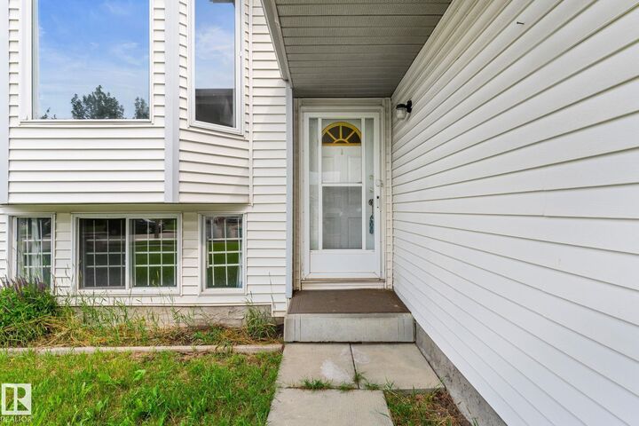 Property Photo:  66 Ozerna Road NW  AB T5Z 2Y5 