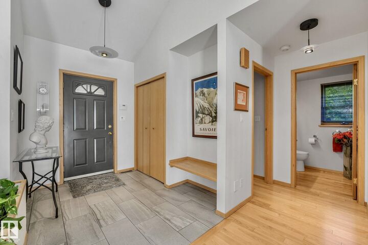Property Photo:  11822 91 Avenue NW  AB T6G 1B2 