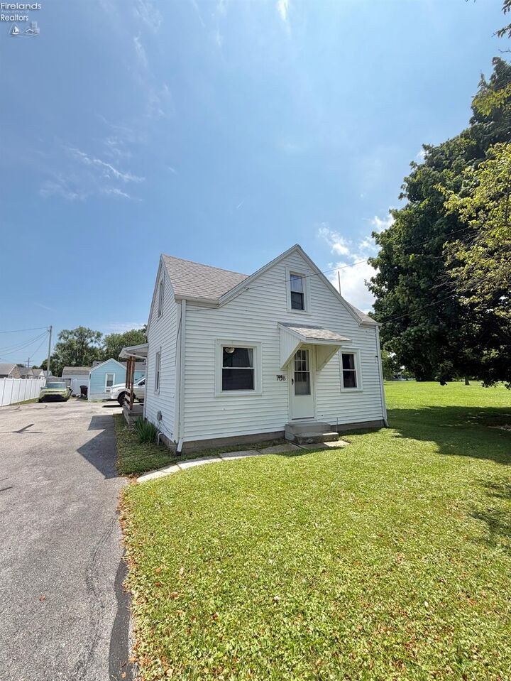 Property Photo: 708 Wildman Street OH 44870