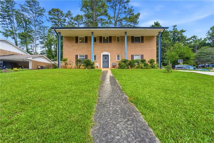 Property Photo: 1020 Cedar Circle GA 30297