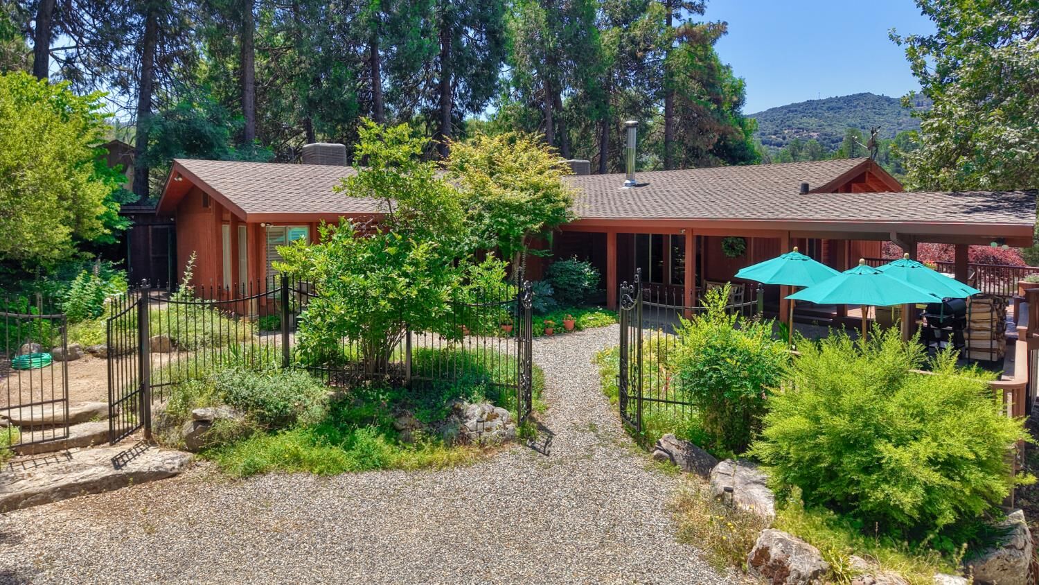 Property Photo: 39597 Evergreen Drive CA 93644