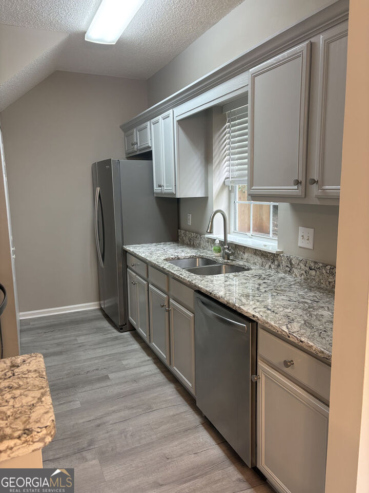 Property Photo: 565 N Fairfield Drive GA 30269