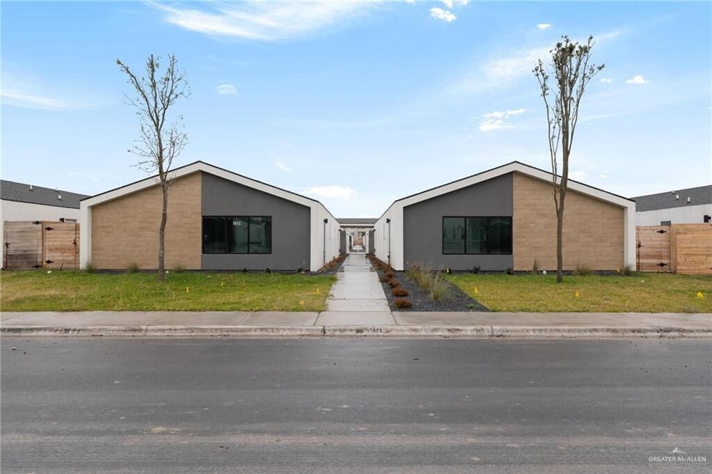 Property Photo:  1304 E Iris Avenue 1  TX 78501 