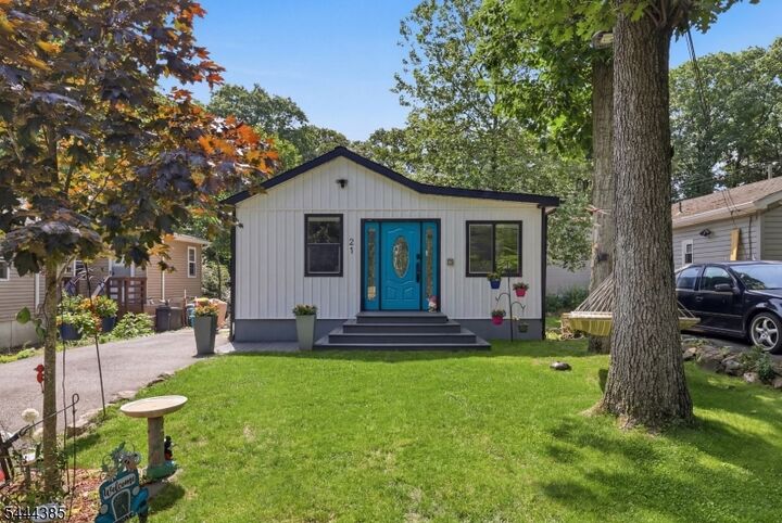 Property Photo: 21 Bucknell Way NJ 07843