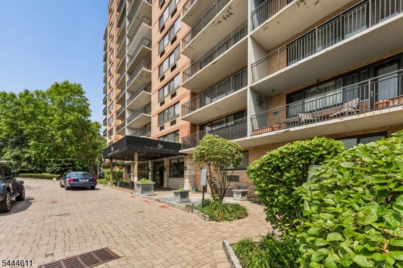 Property Photo: 60 Parkway Dr NJ 07017
