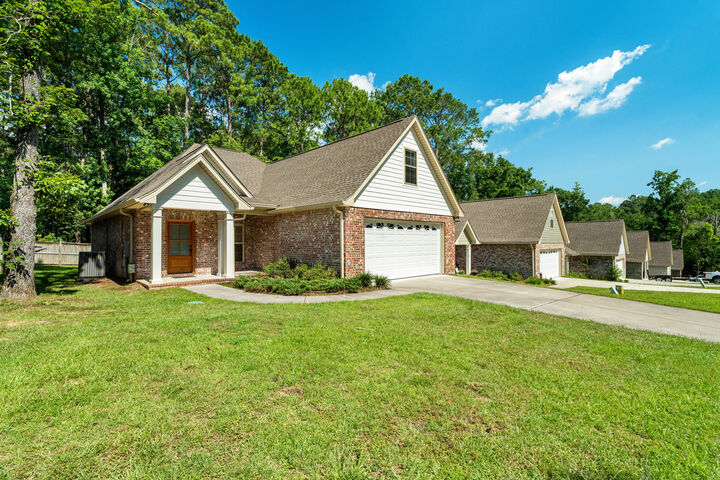 Property Photo:  15 Cottage Park  MS 39402 