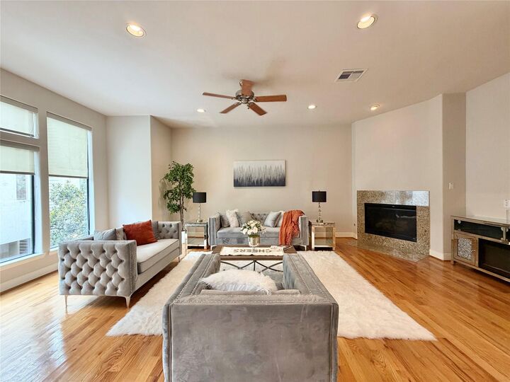 Property Photo:  1910 Woodbury Street  TX 77030 