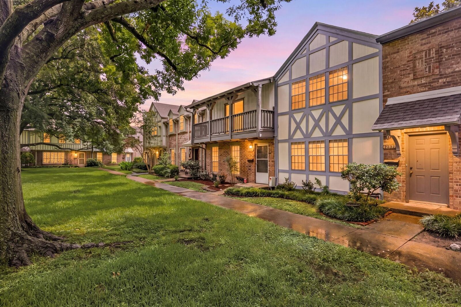 Property Photo: 10328 Hammerly Boulevard 10 TX 77043
