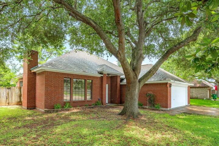 Property Photo: 224 N Ranch House Road TX 77515