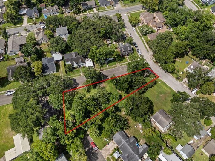 Property Photo: 214 W Hunnicutt Street TX 77520