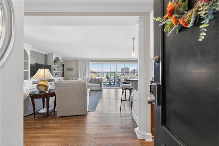 Property Photo: 121 W 48th Street 808 MO 64112