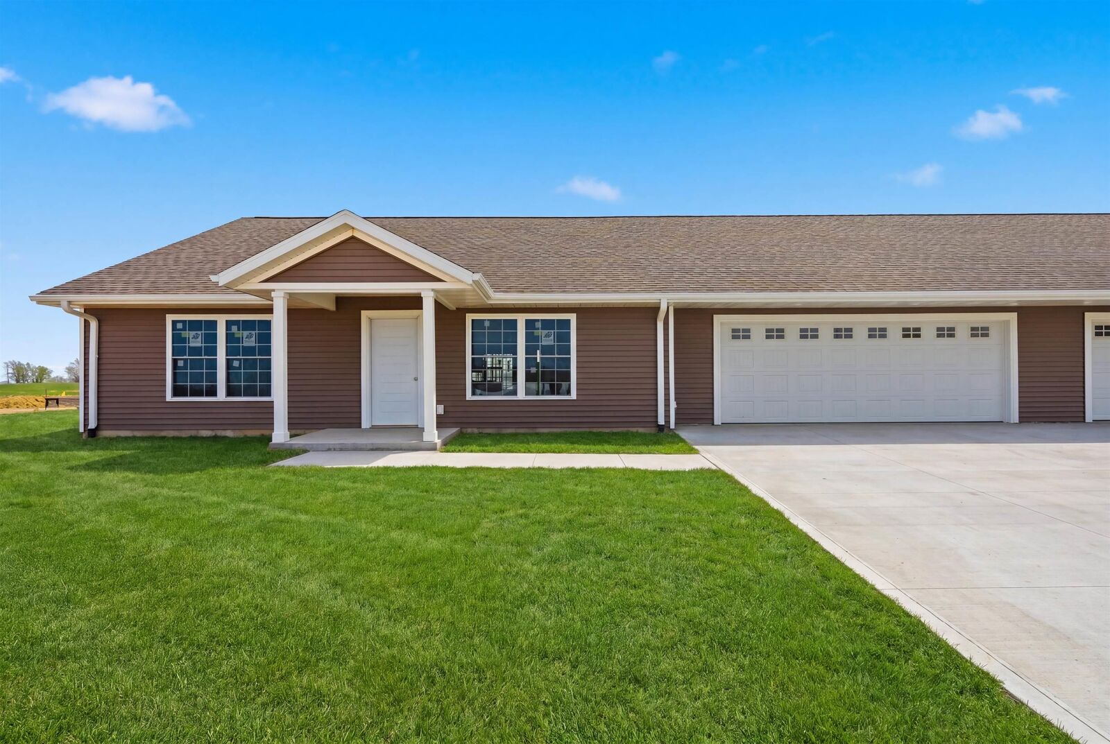Property Photo:  1302 Joe's Circle  IA 52057 
