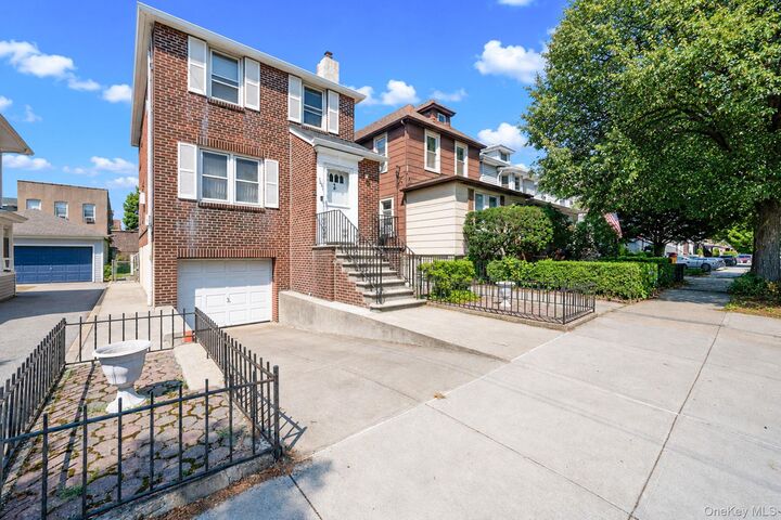 Property Photo:  1621 Lurting Avenue  NY 10461 