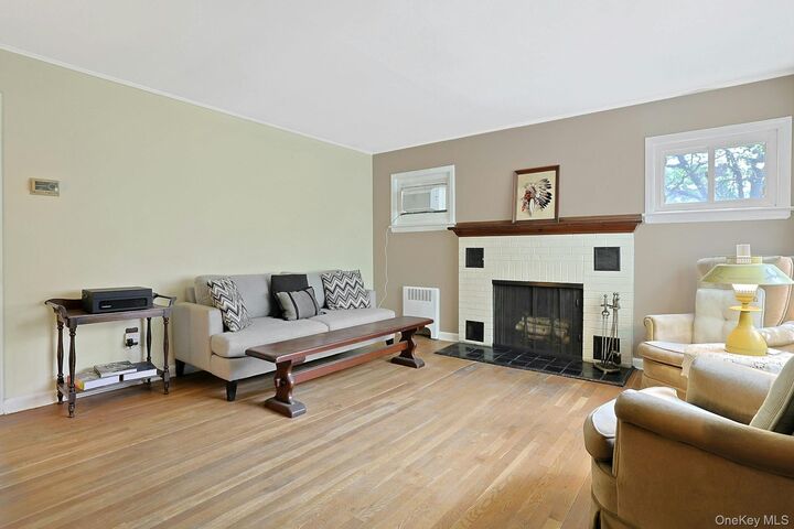 Property Photo:  445 E Sunnyside Lane  NY 10533 