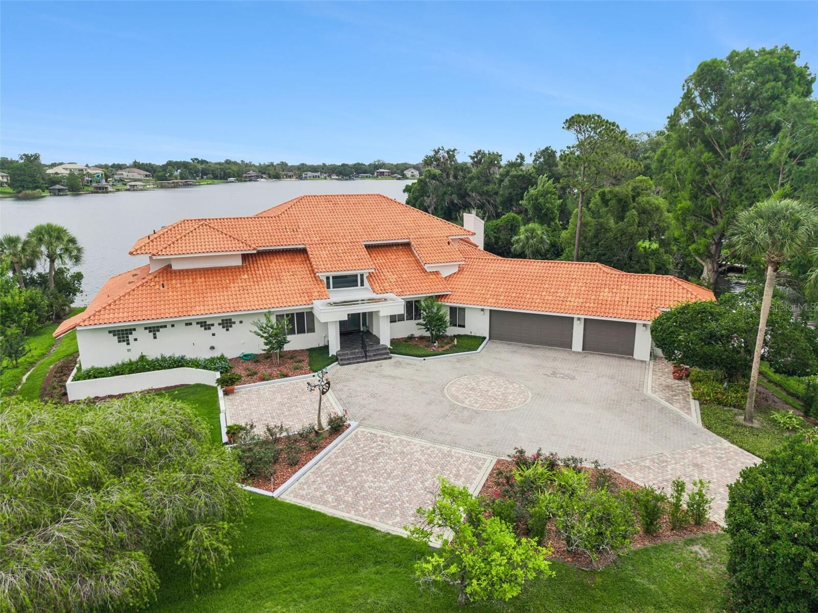 Property Photo: 315 Menashe Court FL 32779