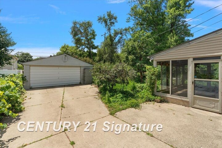 Property Photo:  1313 W Hazelhurst Street  MI 48220 