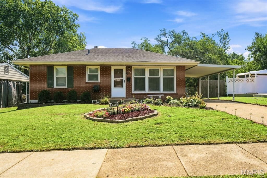 Property Photo: 1710 Clover Lane MO 63031