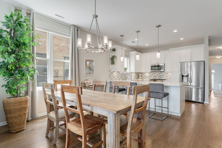Property Photo:  2814 N Sheffield Avenue 2S  IL 60657 