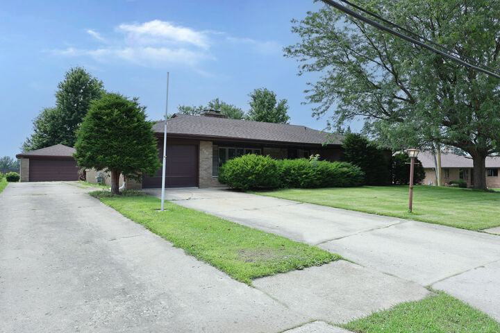 Property Photo: 1601 Barthelone Street IL 60403
