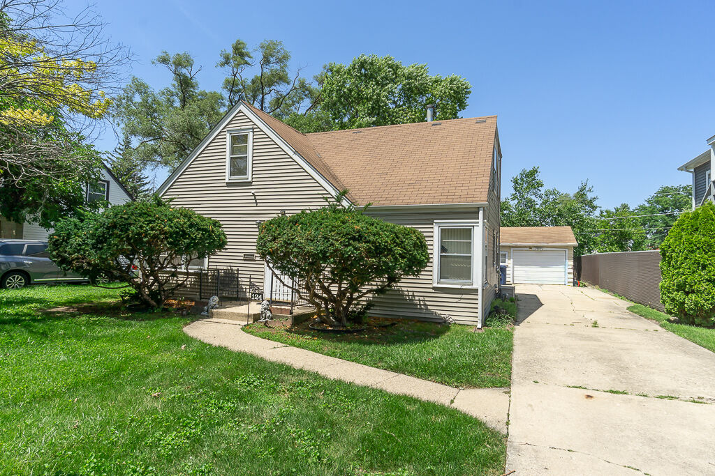 Property Photo: 124 Westward Ho Drive IL 60164