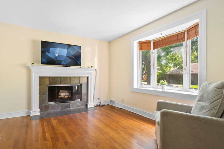 Property Photo: 292 E Burlington Street IL 60546