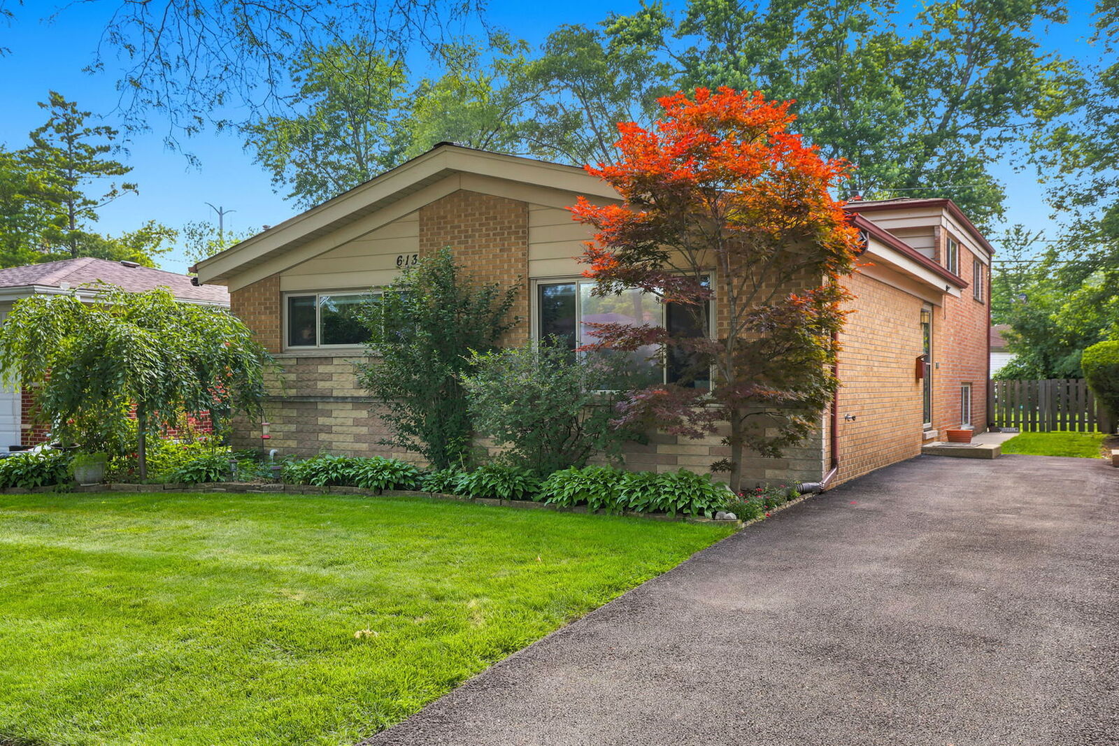 Property Photo: 613 Leamington Avenue IL 60091