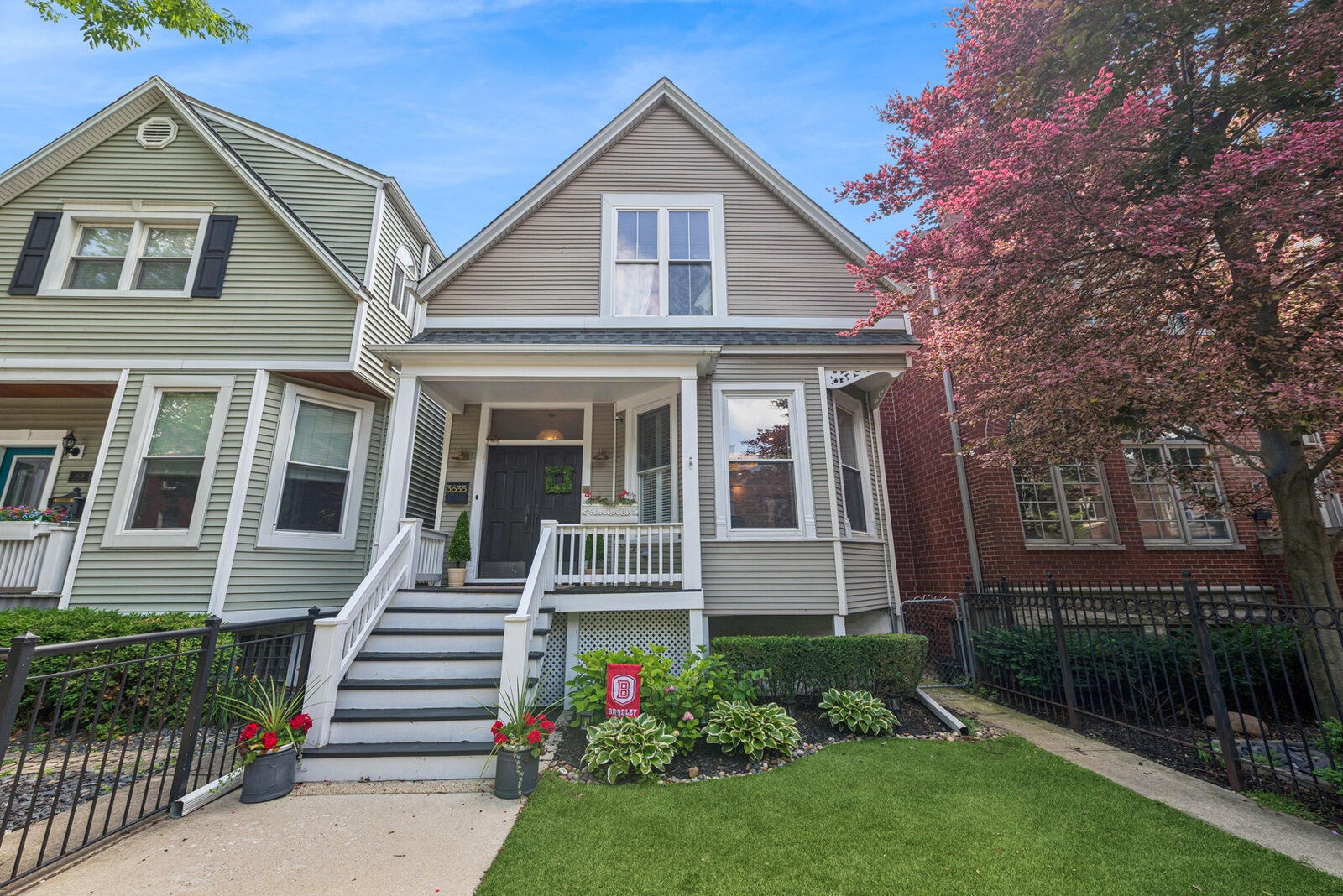 Property Photo:  3635 N Hermitage Avenue  IL 60613 