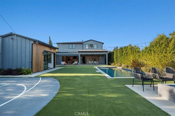 Property Photo: 16702 La Maida Street CA 91436