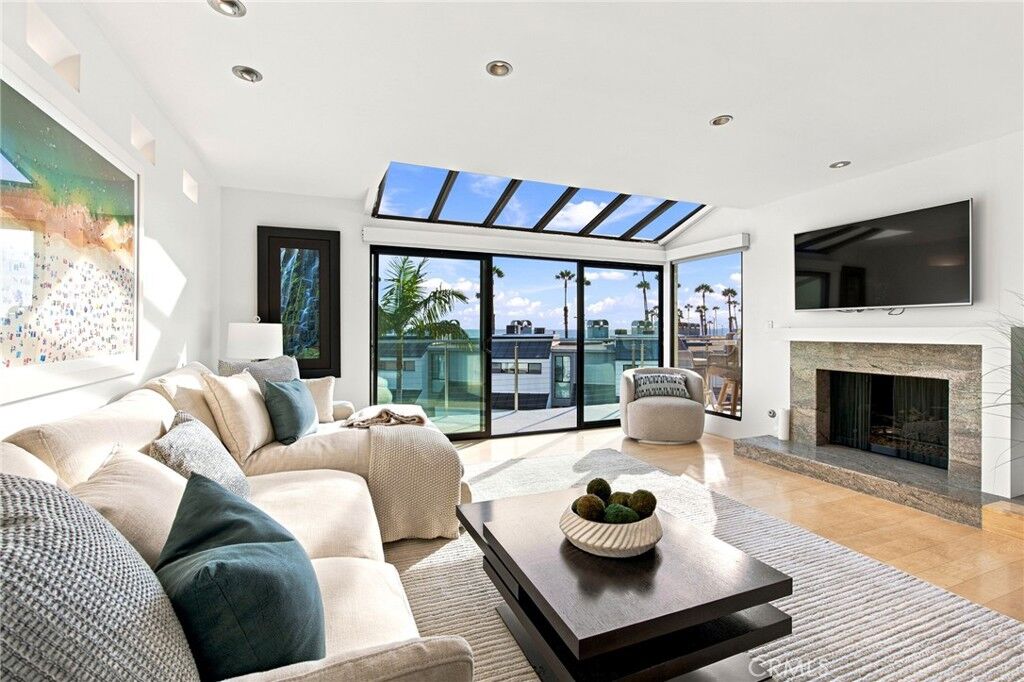 Property Photo:  28 Sea Colony Drive  CA 90405 