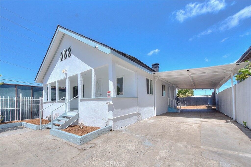 Property Photo: 5506 Holmes Avenue CA 90058