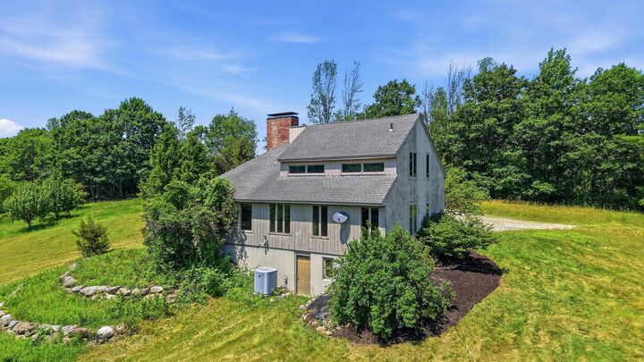 Property Photo:  29 Stiles Farm Road  NH 03086 