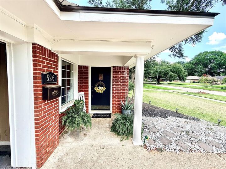 Property Photo: 526 E Southfield Road LA 71105