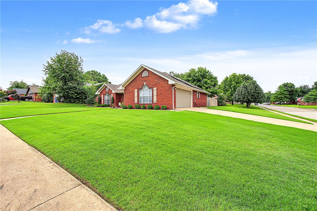 Property Photo: 4479 W Cheyenne Drive AR 72704