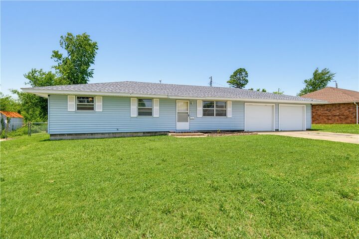Property Photo:  920 N 11th Street  AR 72756 