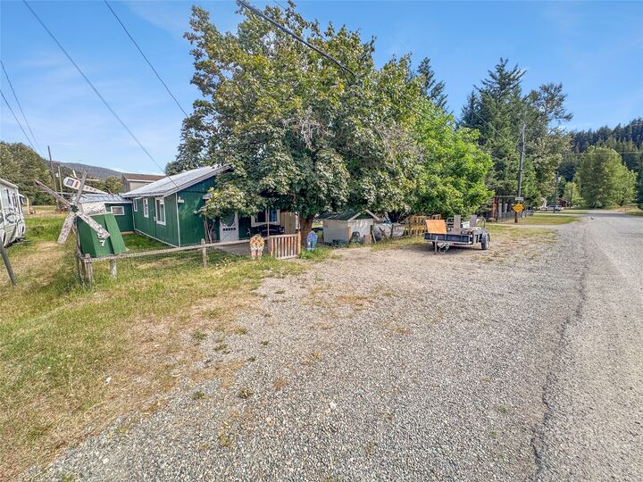 Property Photo: 387 Parrish Avenue BC V0X 1W0