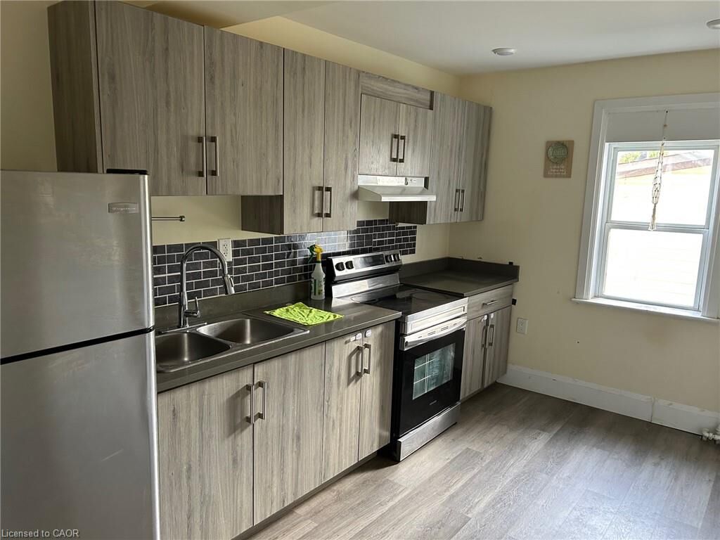 Property Photo:  125 Wellington Street S  ON N1R 3Y8 
