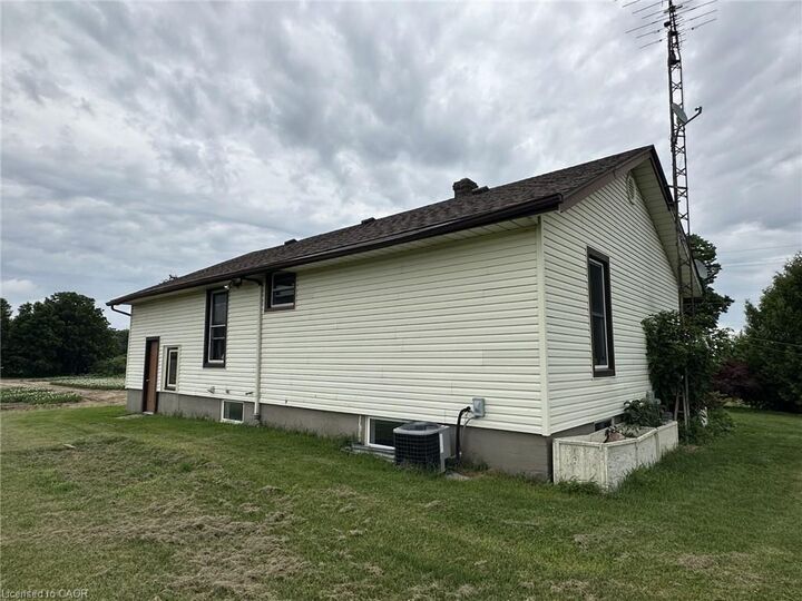 Property Photo: 915 Windham East Quarter Line Road ON N3Y 4K3