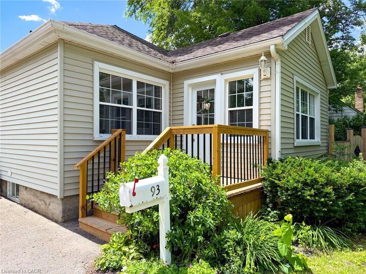 Property Photo: 93 Barnes Avenue ON N3R 4Y9