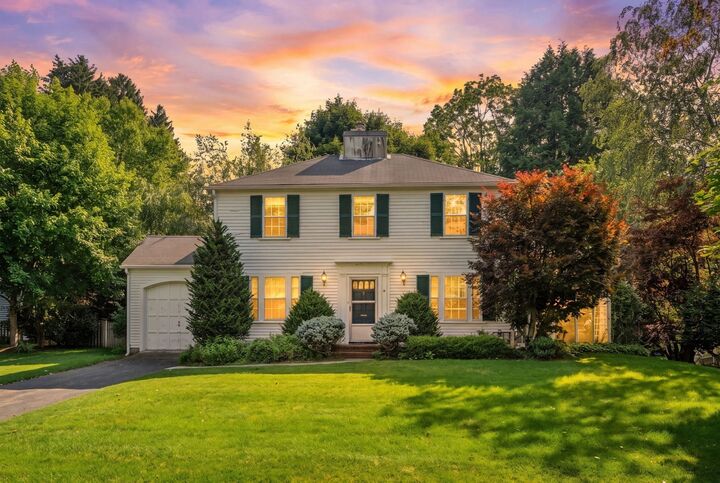 Property Photo: 10 Wilde Rd MA 02481
