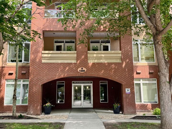 Property Photo: 24 Hemlock Crescent SW 1108 AB T3C 2Z1