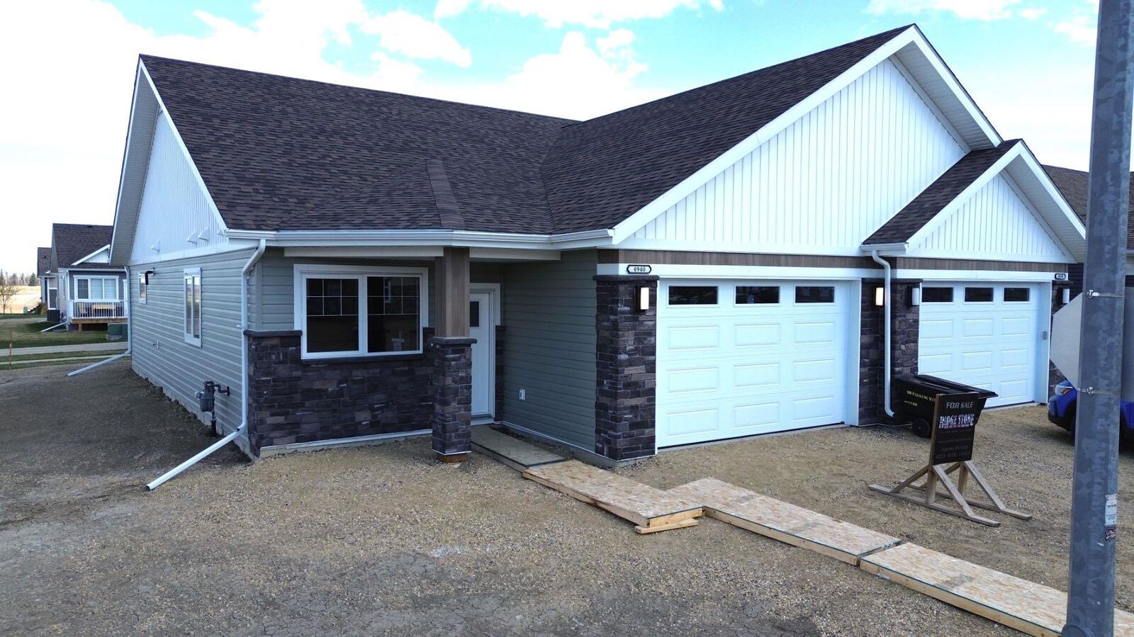 Property Photo:  4940 Beardsley Avenue  AB T4L 0G4 