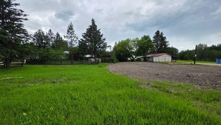 Property Photo: 312 3rd Street AB T0E 0B0