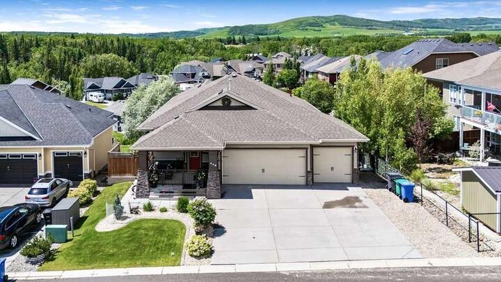 Property Photo: 444 Seclusion Valley Drive NE AB T0L 2A0