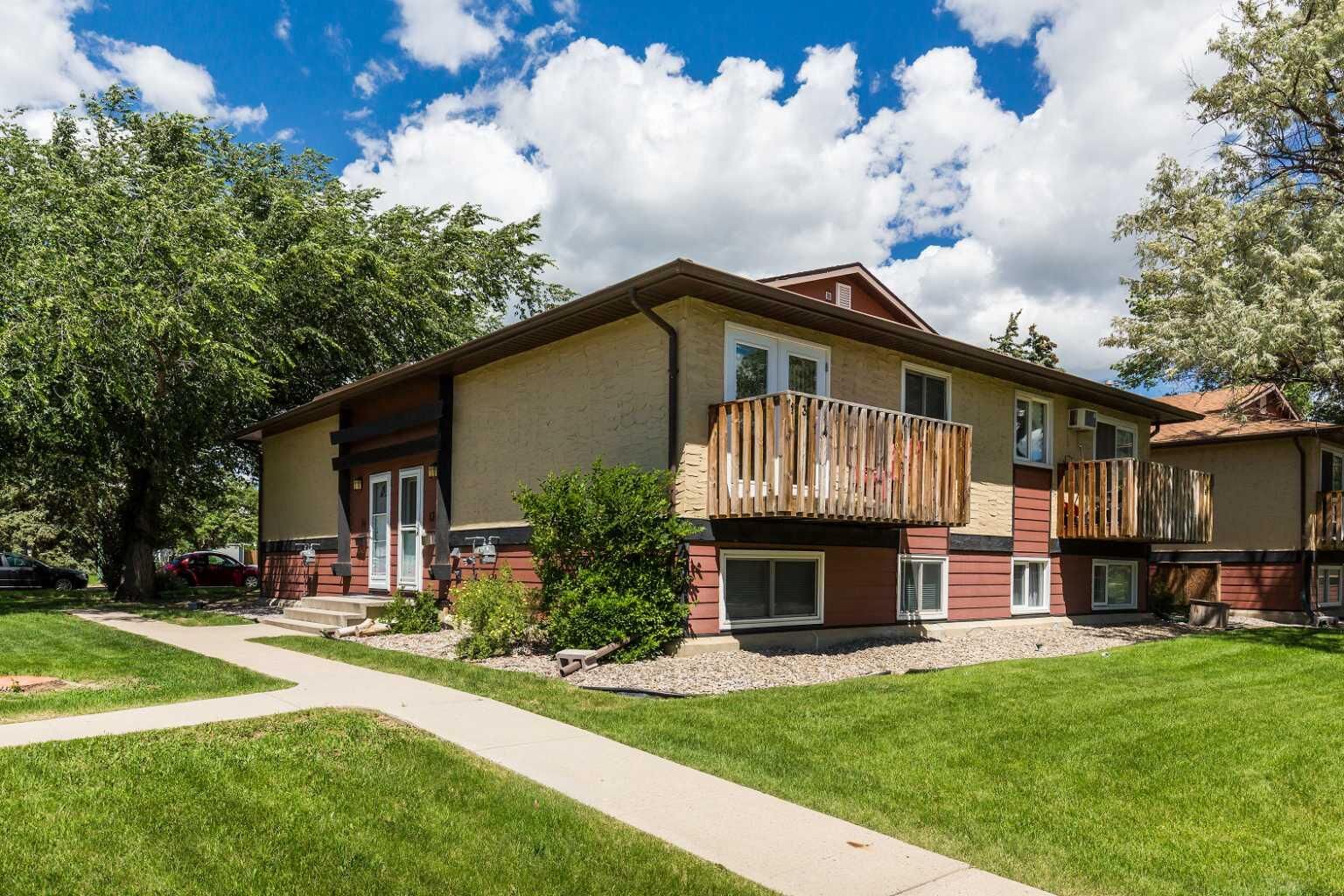 Property Photo:  5 Acadia Road W 13  AB T1K 4C1 