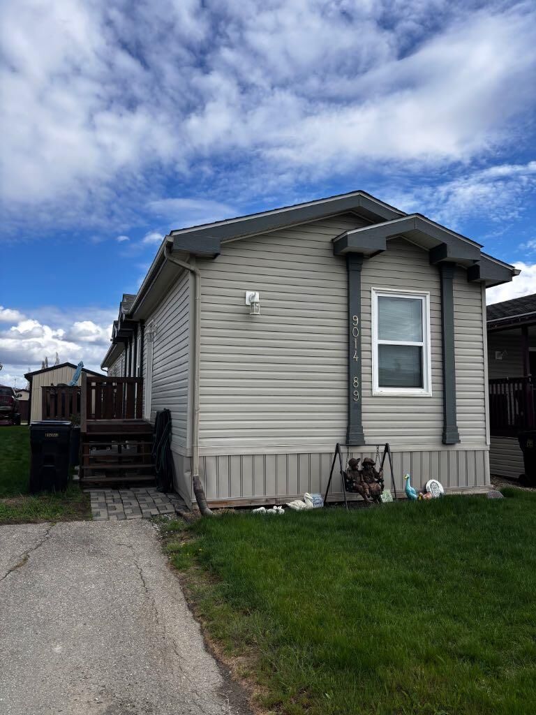 Property Photo: 9014 89 Avenue AB T8X 0C4