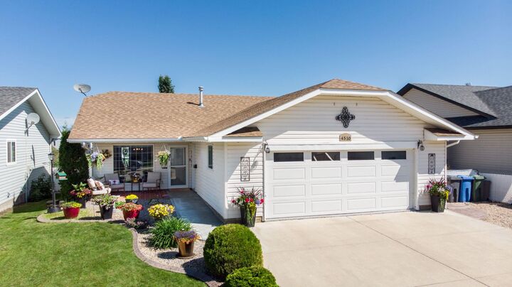 4510 54A Avenue Crescent — photo 1