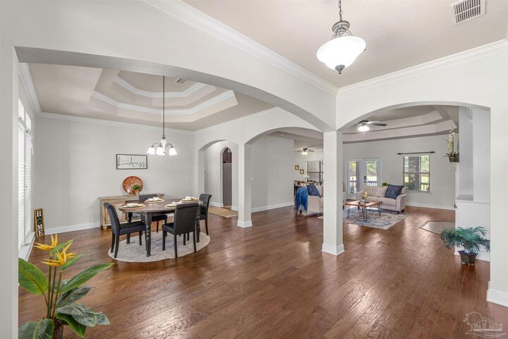 Property Photo: 2698 Tulip Hill Rd FL 32571