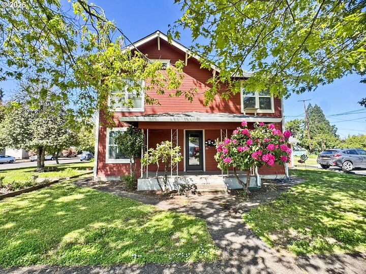 Property Photo:  608 4th St  OR 97477 