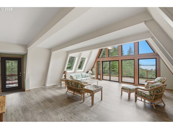 Property Photo:  65578 E Bay Rd  OR 97459 